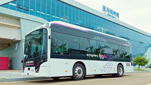 LG유플러스, 부산 오시리아서 시민 대상 자율주행버스 운행 시작 - 뉴스 썸네일 이미지