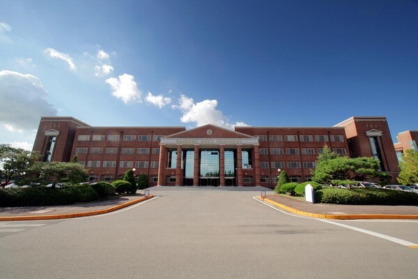 한동대 현동홀(본관)전경 (출처: 한동대학교) / 2025.10.23