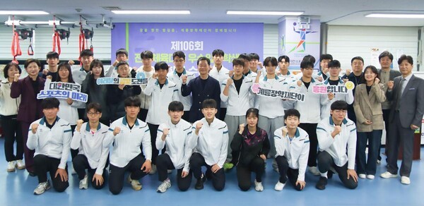 전달식 단체 사진 (출처: 계룡장학재단) / 2025.11.05