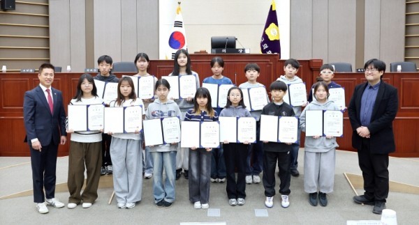 어린이의회 본회의 수료증사진 (출처: 성주군의회) / 2025.11.25