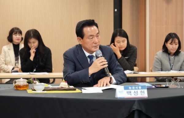 건의사항을 전달하는 백성현 논산시장 (출처: 논산시) / 2025.11.25