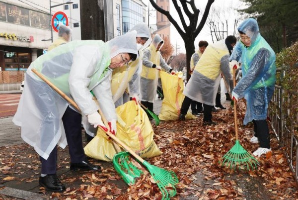 충북교육청, 겨울철 대비 환경정화 활동 실시 (출처: 충북도교육청) / 2025.11.25