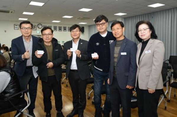 거제시장, 민생회복지원금 접수처 현장 점검 (출처: 거제시) / 2025.11.25