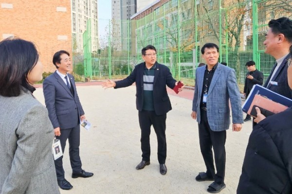 권순용 의원, 야음중학교 다목적 강당 신축 사업 현장점검 (출처: 울산광역시의회) / 2025.11.25