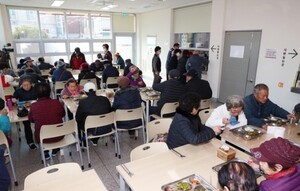 상주시의회, 상주시종합사회복지관 무료 급식 봉사활동