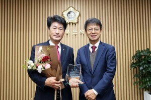 충북도의회 이양섭 의장, 장애인직업재활시설 협회 감사패 수상